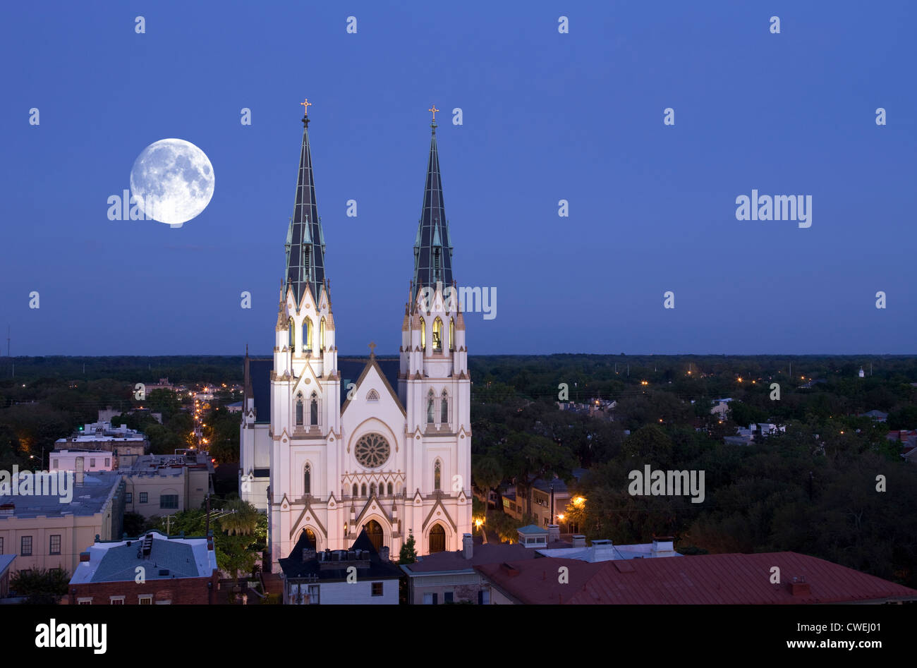 CATHEDRAL OF SAINT JOHN THE BAPTIST SKYLINE SAVANNAH GEORGIA USA Stock ...