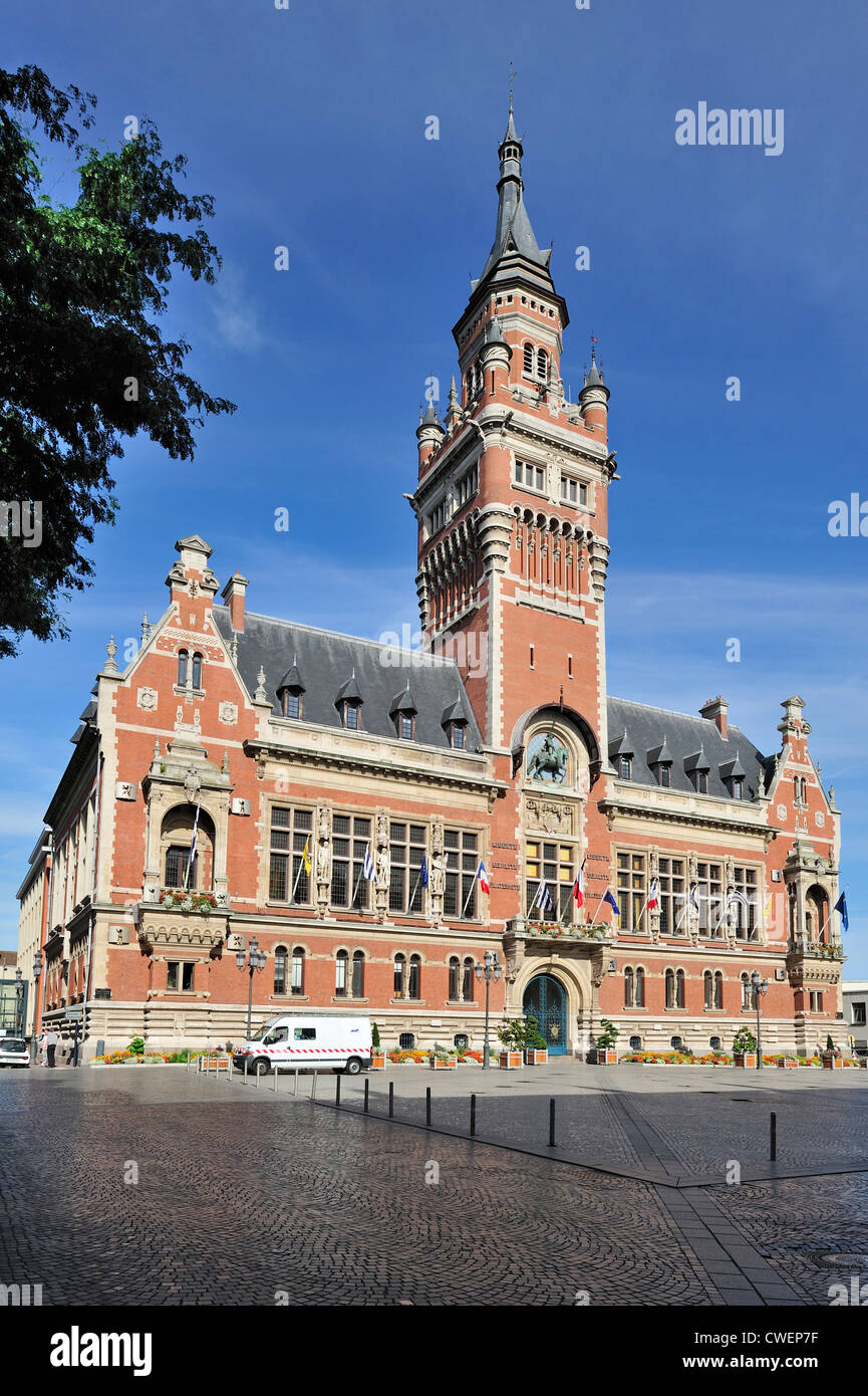 The town hall and belfry at Dunkirk / Dunkerque, Nord-Pas-de-Calais, France Stock Photo