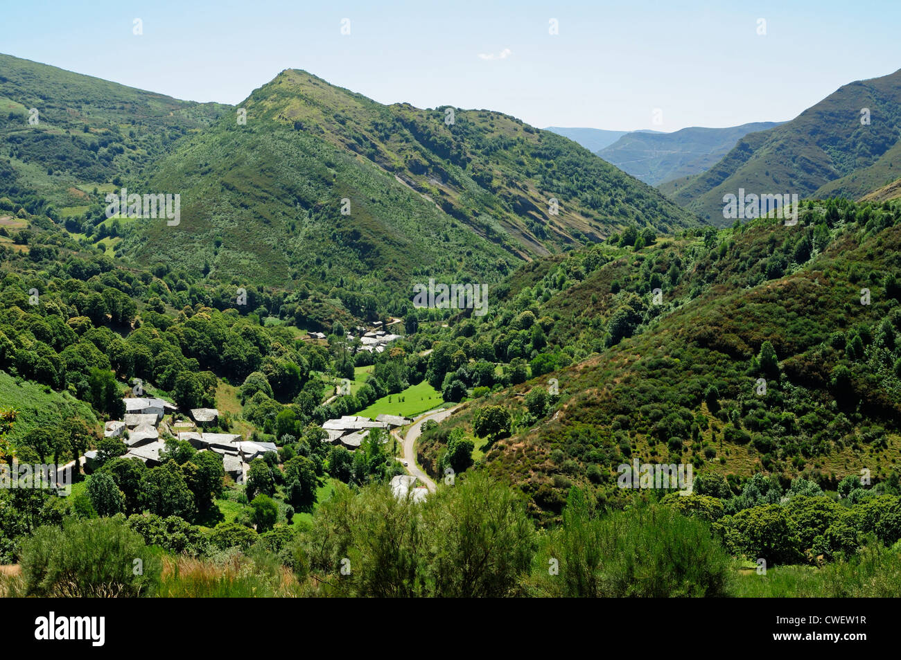 Village and landscape in Visuna, Folgoso do Courel, Lugo, Galicia, Spain. Stock Photo