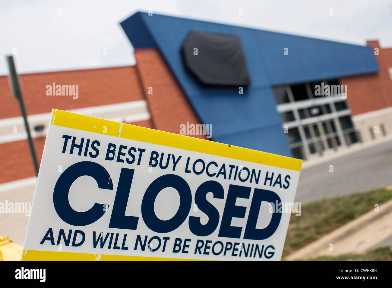 A closed Best Buy electronics retail store Stock Photo Alamy