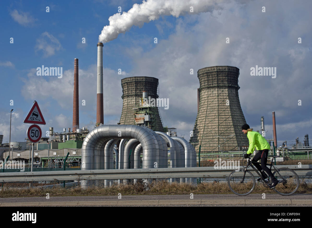 Shell oil refinery cologne hires stock photography and images Alamy