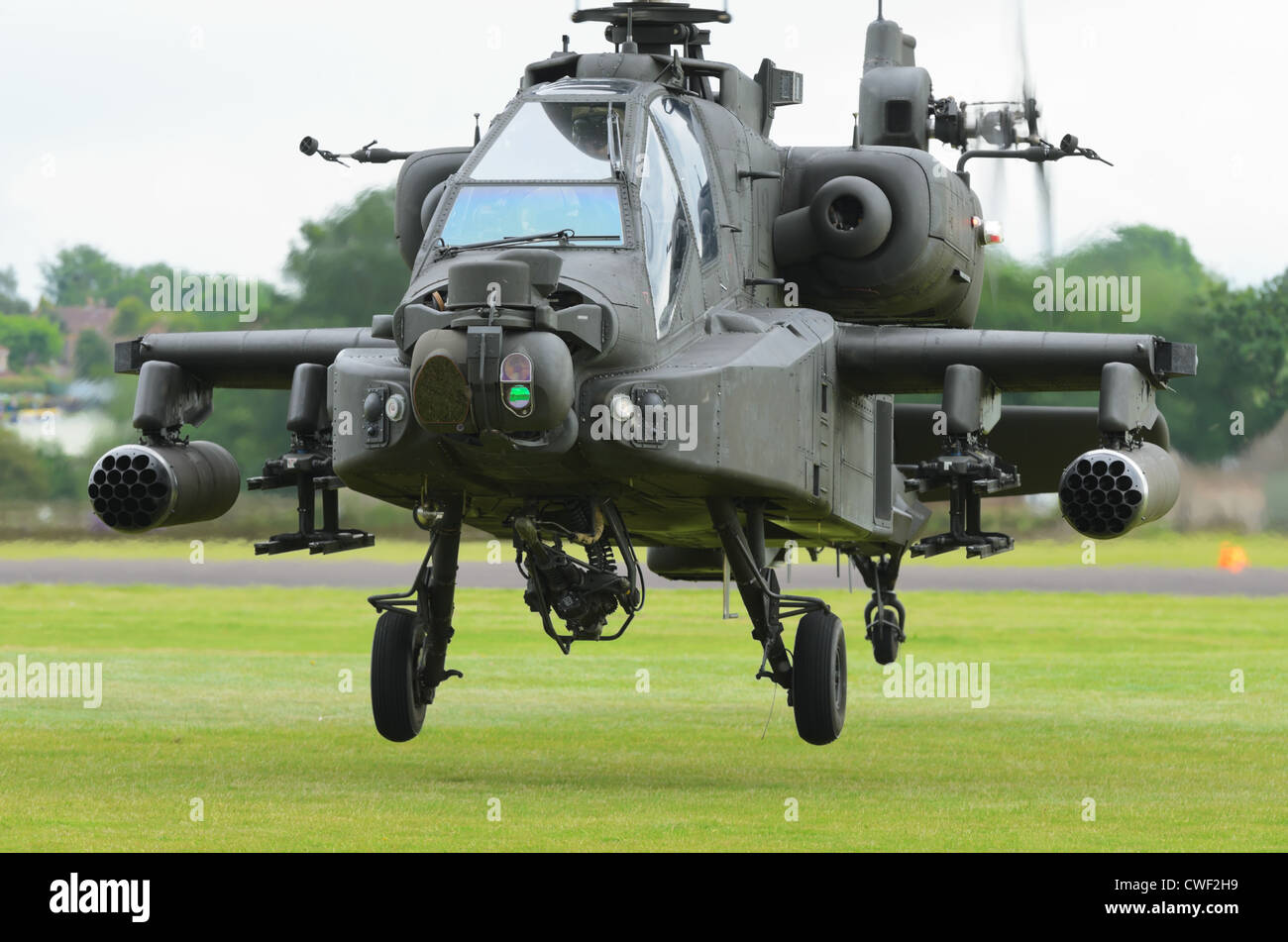 COSFORD, SHROPSHIRE, ENGLAND - JUNE 17: Boeing AH-64 Apache attack helicopter taking off for display Stock Photo