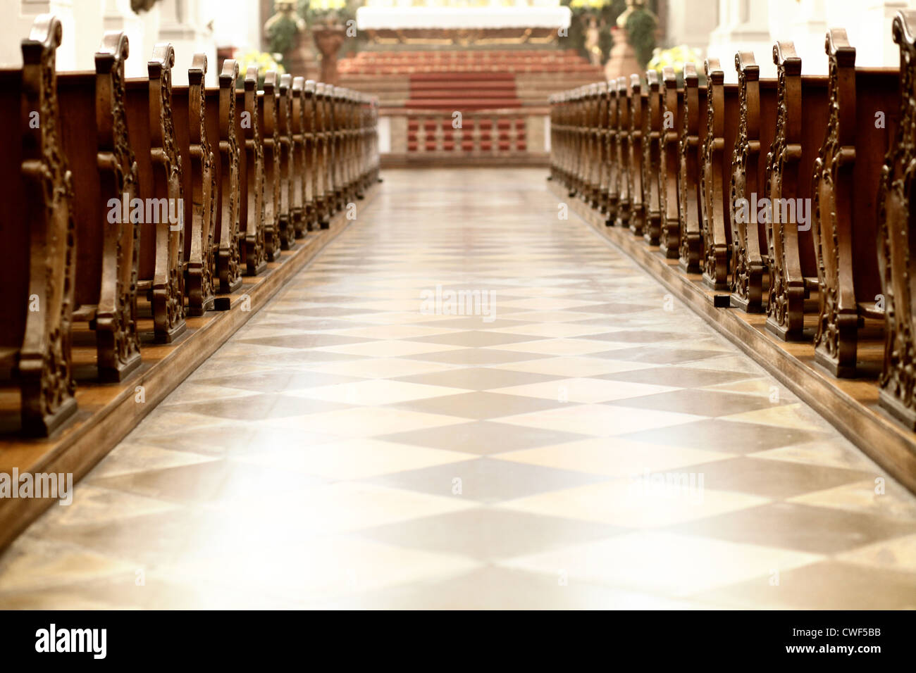 Church altar aisle hi-res stock photography and images - Alamy
