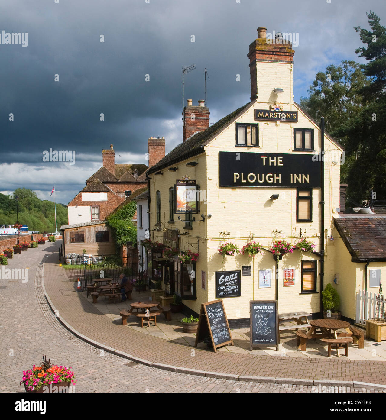 Plough Inn pub Upton on Severn Worcestershire England Stock Photo Alamy