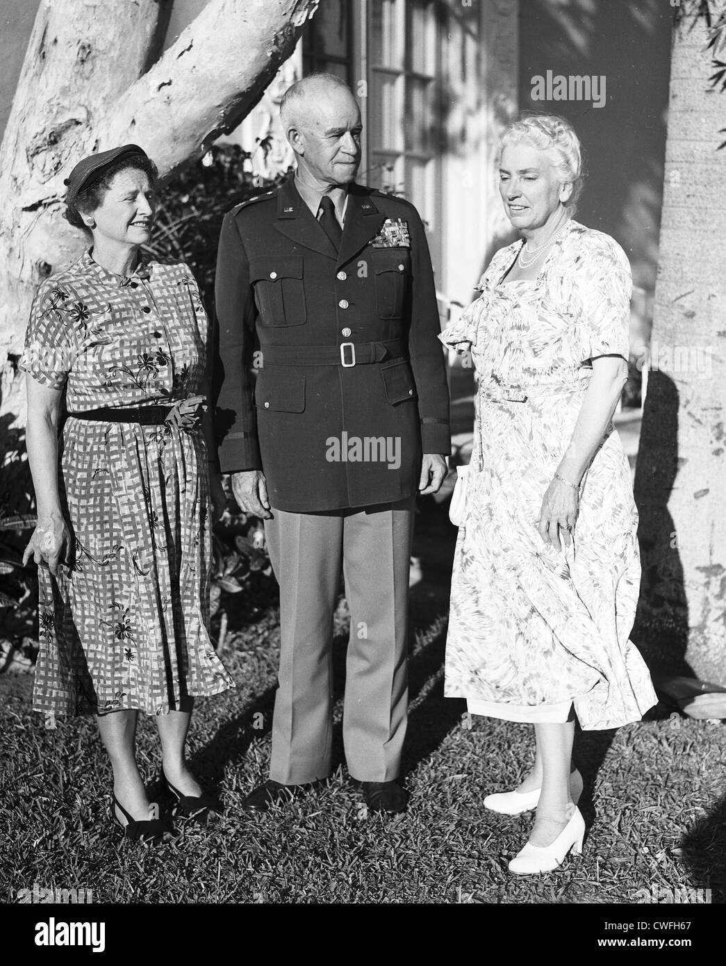 General and Mrs Omar Bradley  in Palm Beach, Florida, ca 1950. Stock Photo