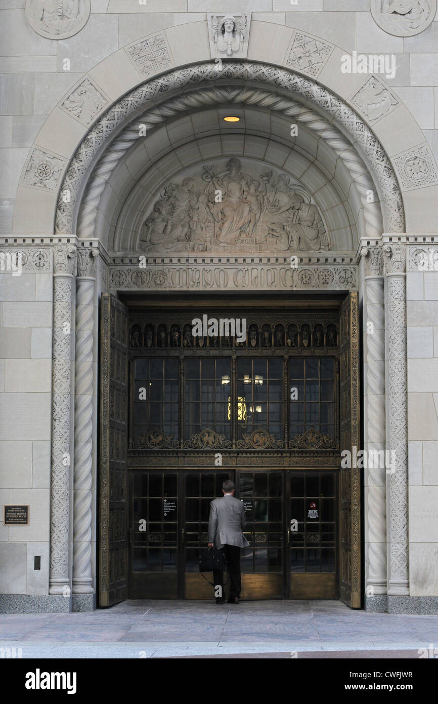 A man walking into the Plummer Building at the Mayo Clinic in Rochester, Minnesota. Stock Photo