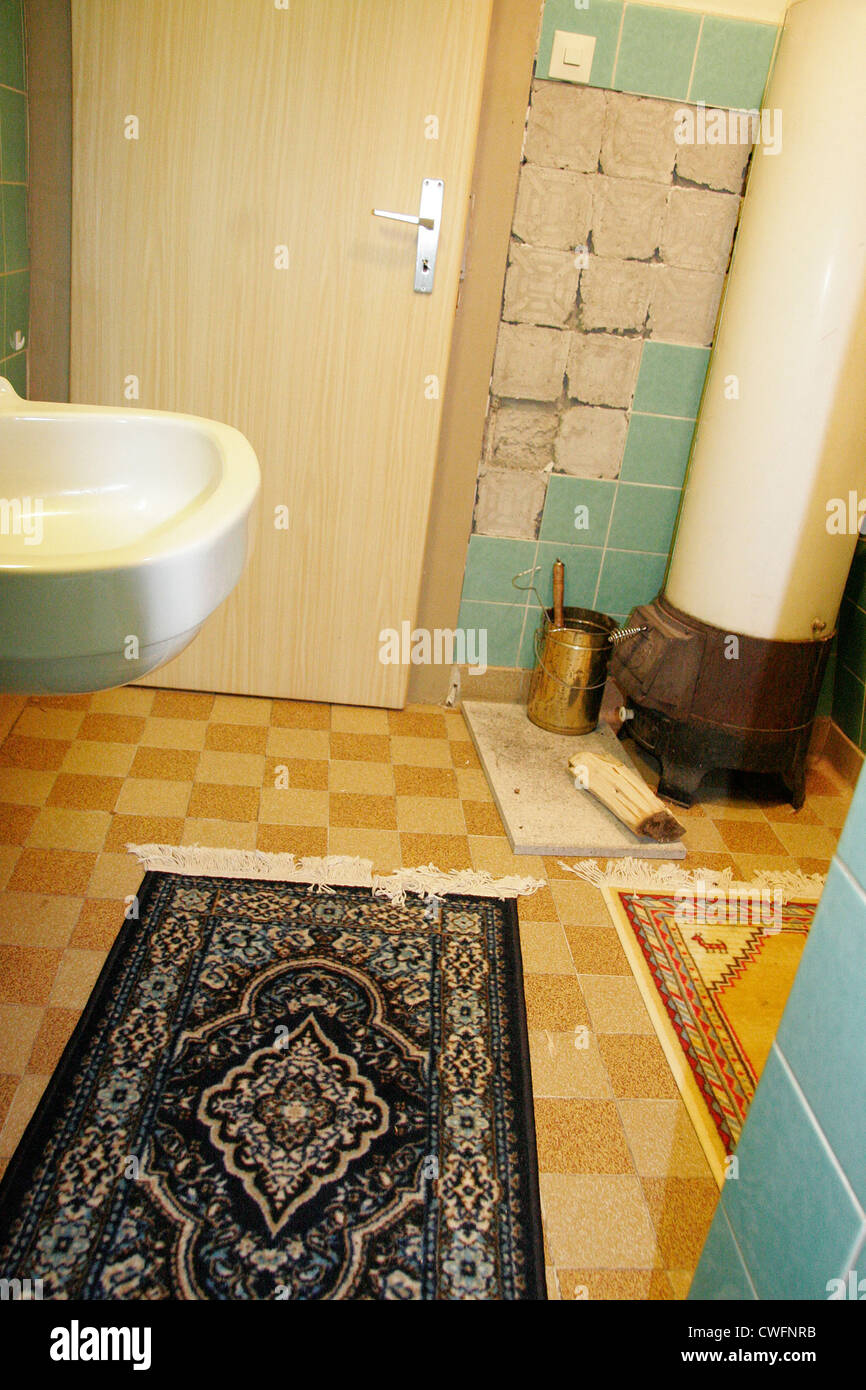 Old bathroom water heater hi-res stock photography and images - Alamy