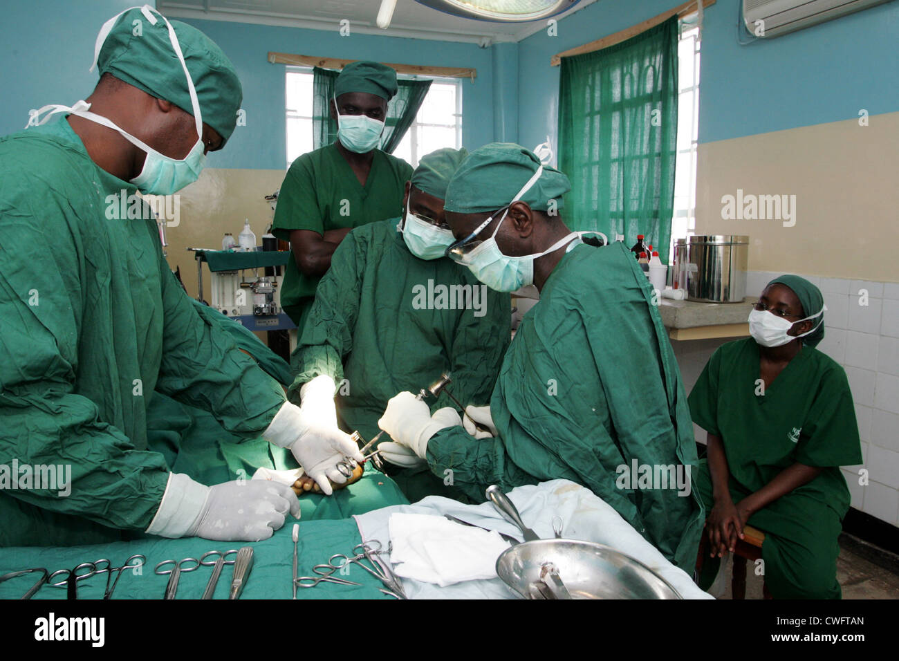 Lab coats kenya hires stock photography and images Alamy