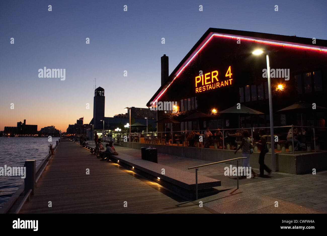 Toronto - Blue hour at the front of the restaurant Habourfront Pier 4 Stock Photo