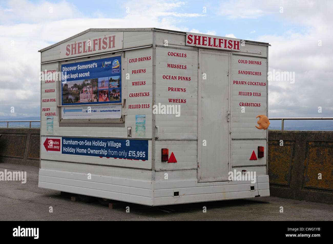 Mobile fish shop closed on promenade Burnham-On-Sea Stock Photo