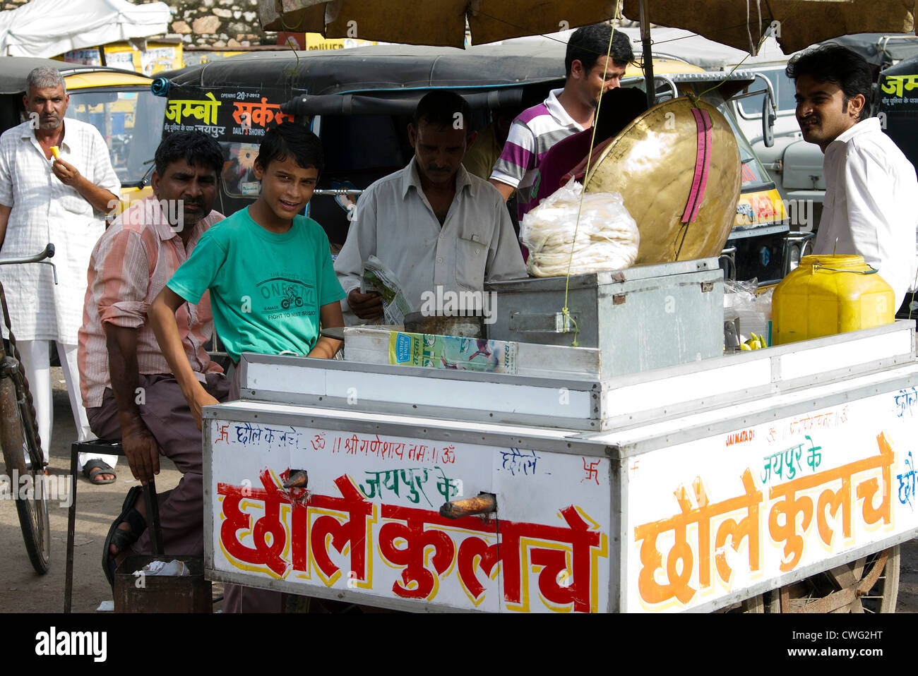 Street Food Vendor Selling Indian Snacks Stock Photo - Alamy