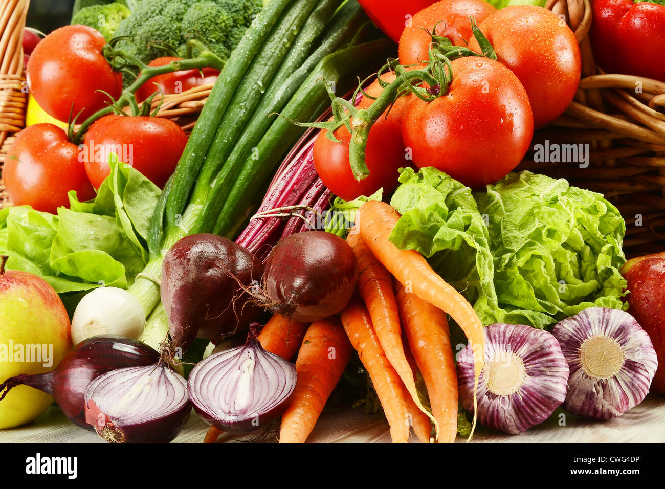 Есть сырые овощи и фрукты. Сырые овощи. Сырые овощи и фрукты. Термообработанные овощи. Овощи сырые фото.