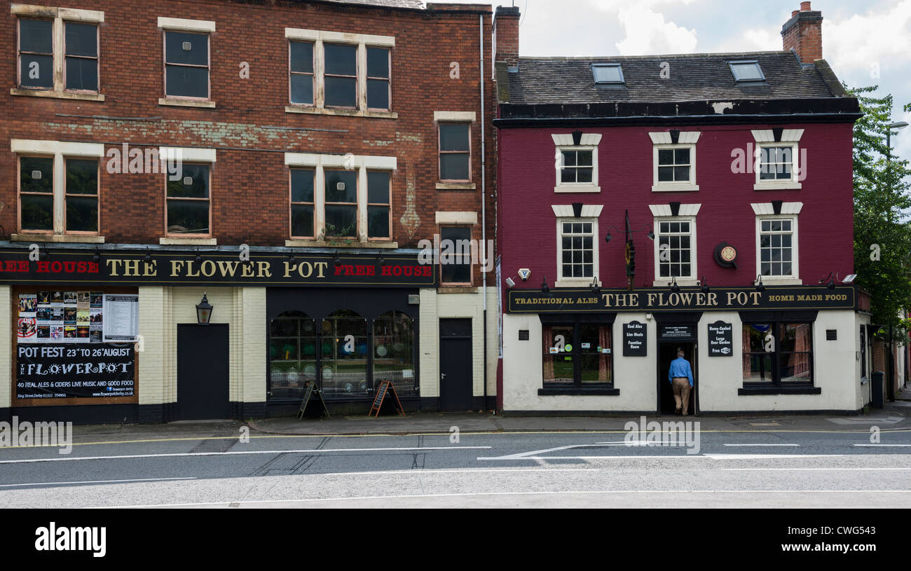 The Flower Pot Public House and popular live music venue and renown for its Real Ale and Headless Micro Brewery Stock Photo