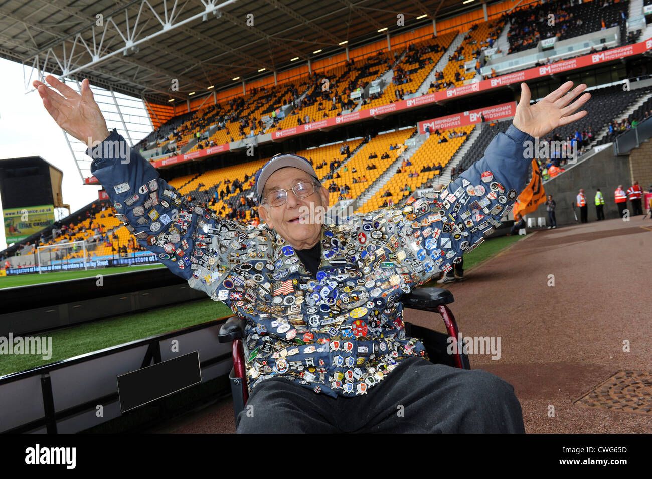 Derby County football fan 87 year old Douglas Else with over 500 Derby badges on his jacket. Stock Photo
