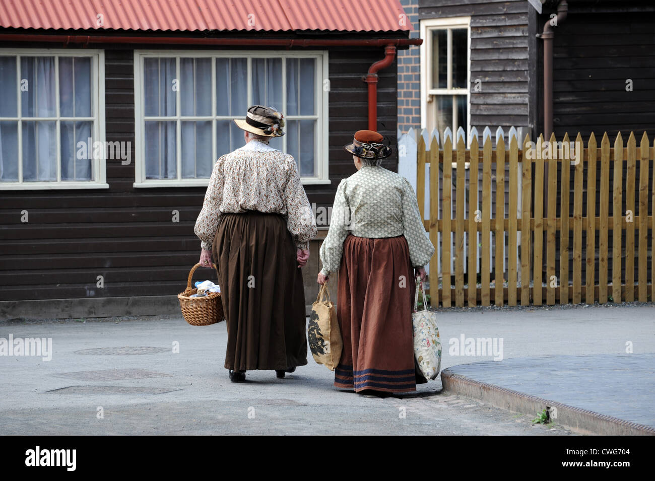 Victorian dress hi-res stock photography and images - Alamy