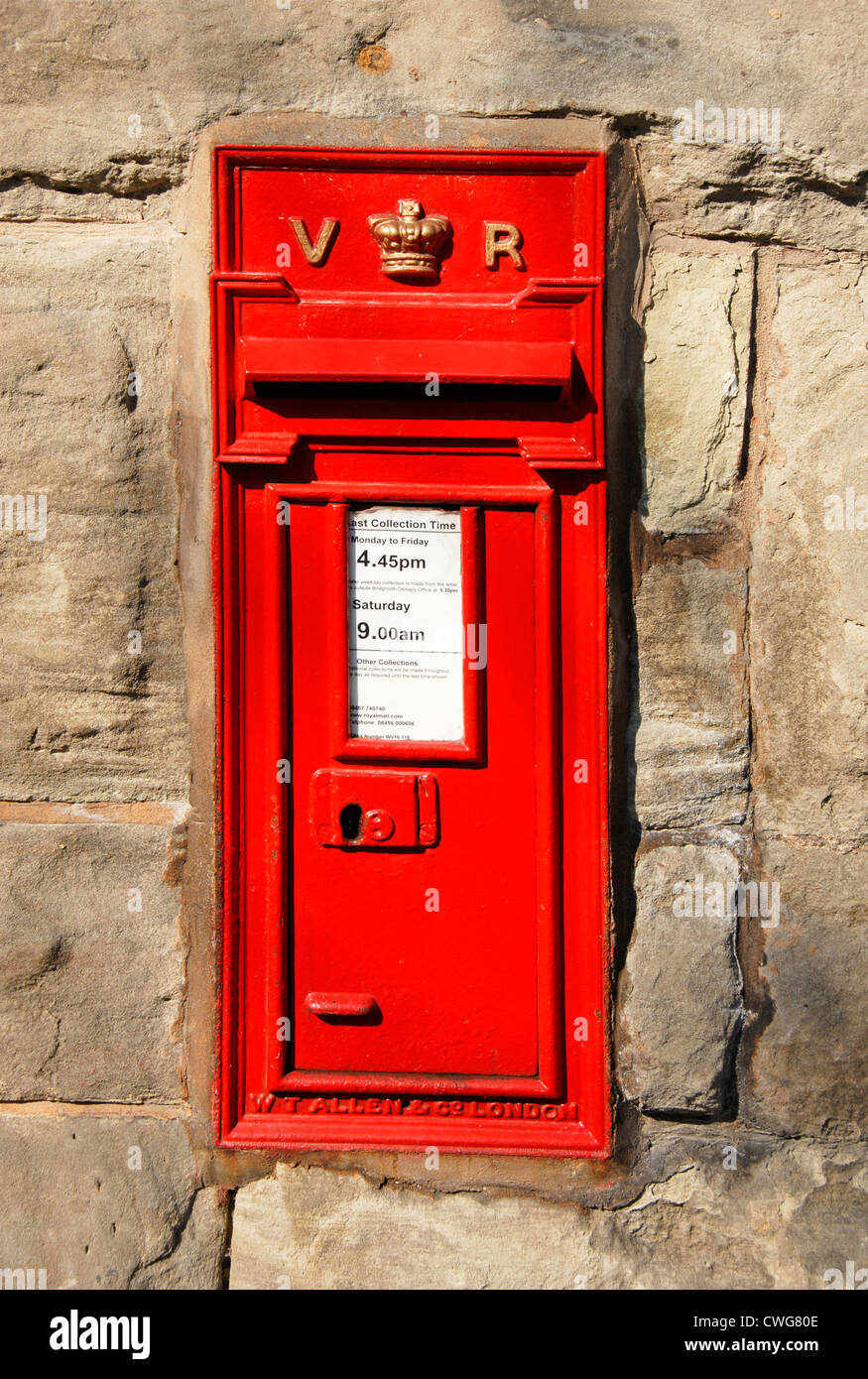 Bright red Victorian post box, Bridgnorth railway station, England Stock Photo
