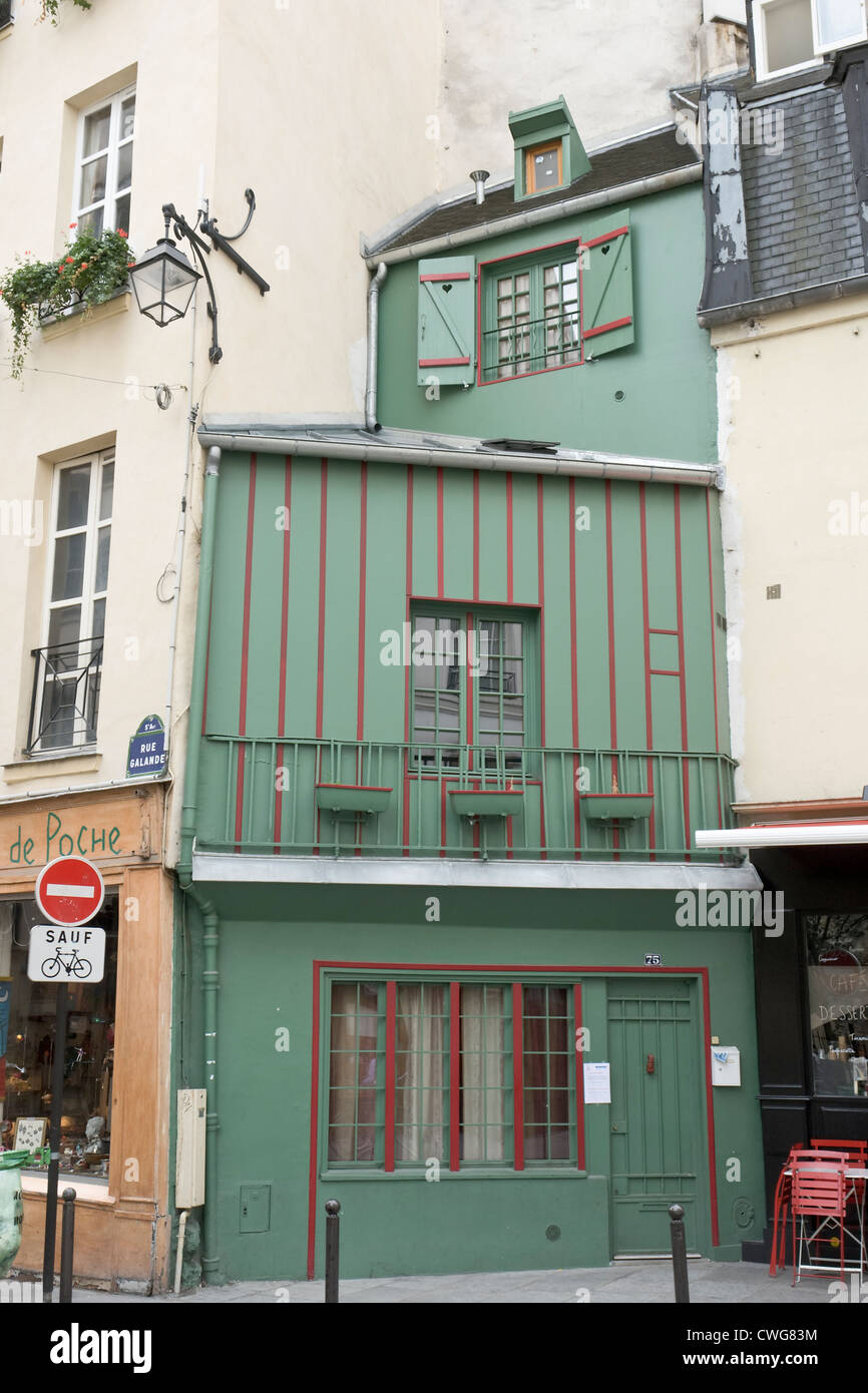 Tiny wooden house in Paris Stock Photo Alamy