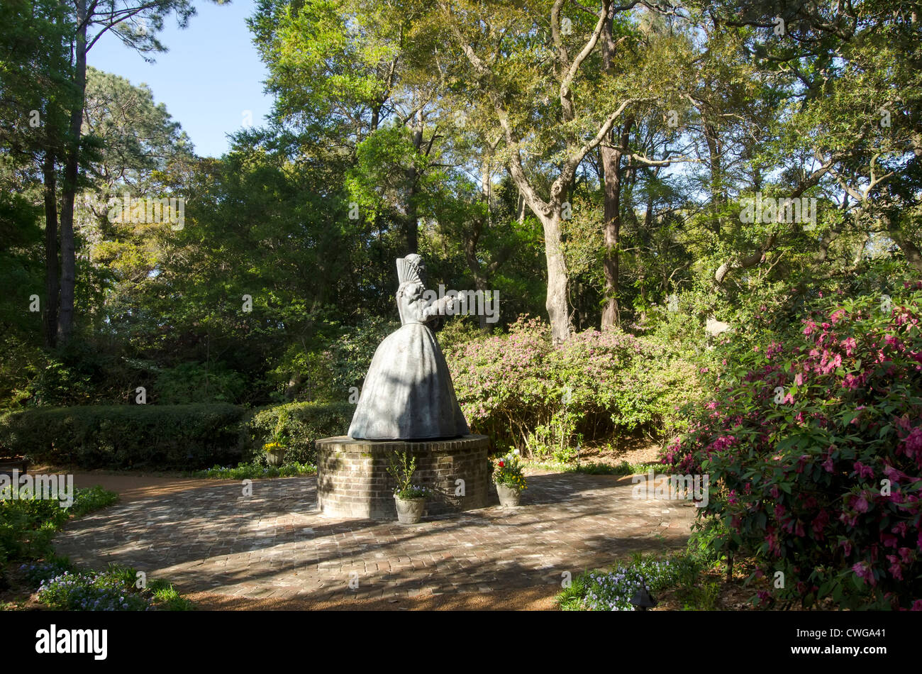 Statue Of Queen Elizabeth I At Elizabethan Gardens Manteo North
