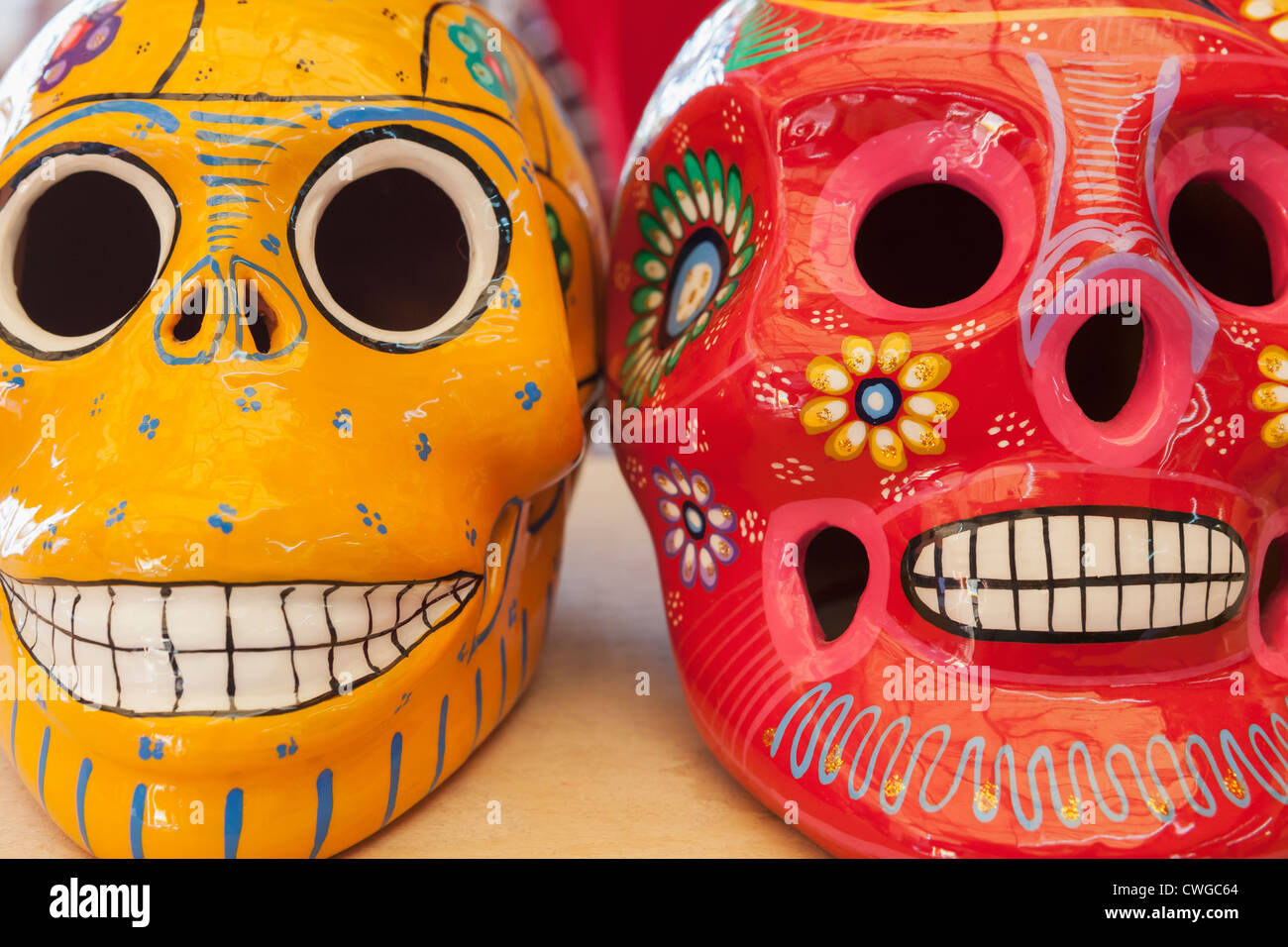 Colorful ceramic skulls, Market 28 (Mercado 28), Yucatan Peninsula, Quintana Roo, Mexico Stock Photo