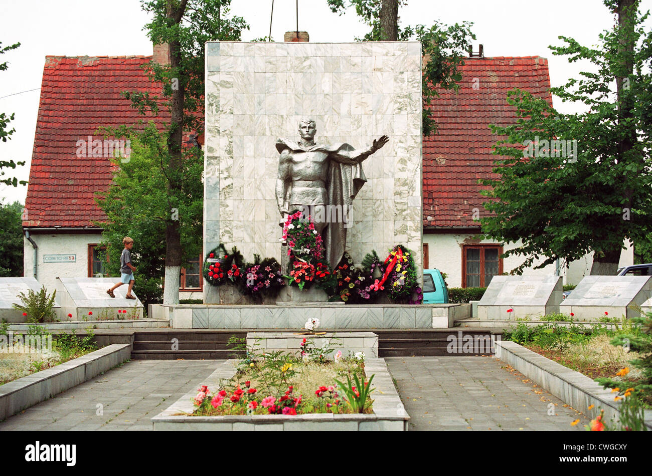 War memorial in downtown Jantarny (Palmnicken), Russia Stock Photo