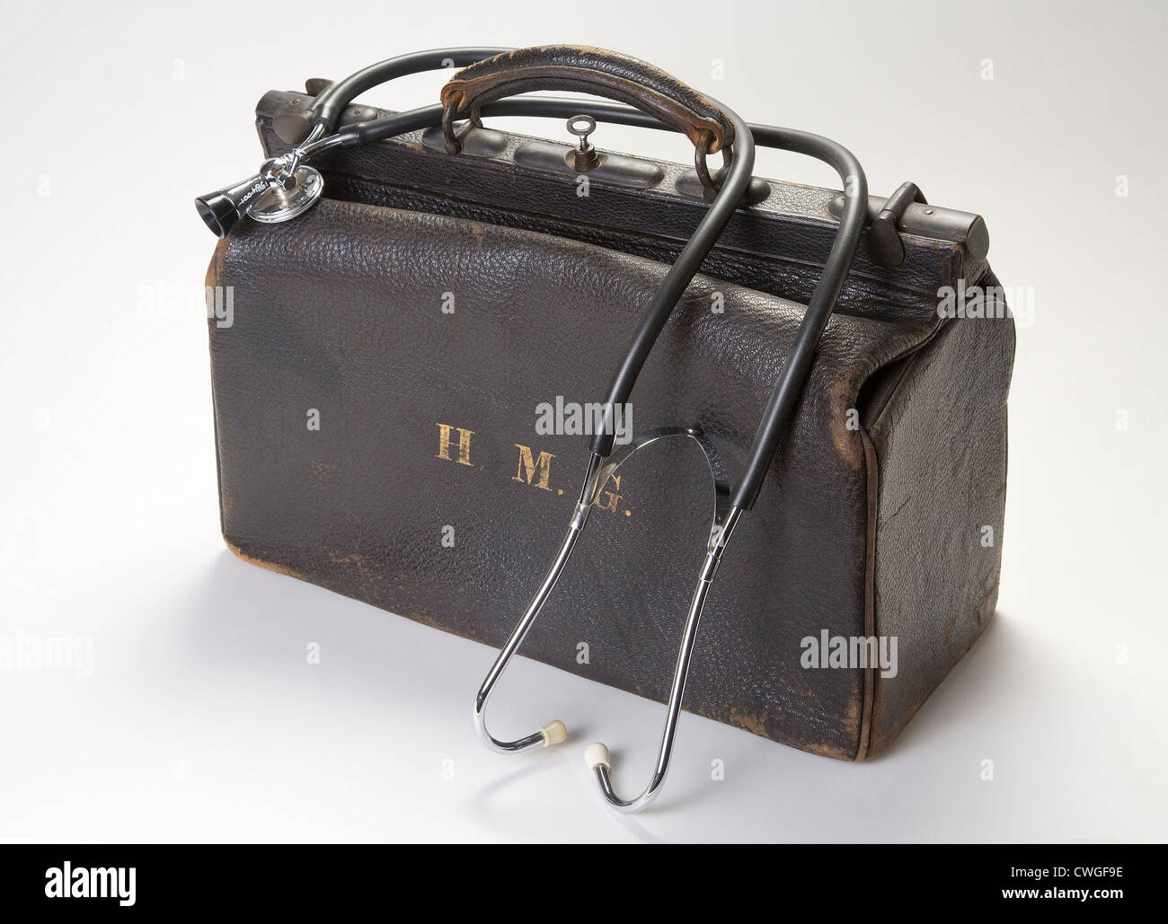 Old black leather doctors bag hi-res stock photography and images - Alamy