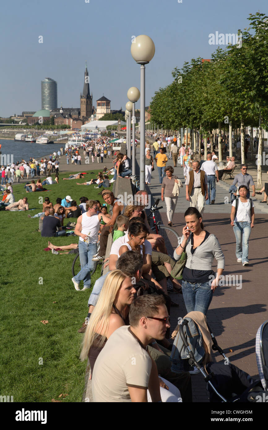 Duesseldorf, Rhine promenade Stock Photo - Alamy