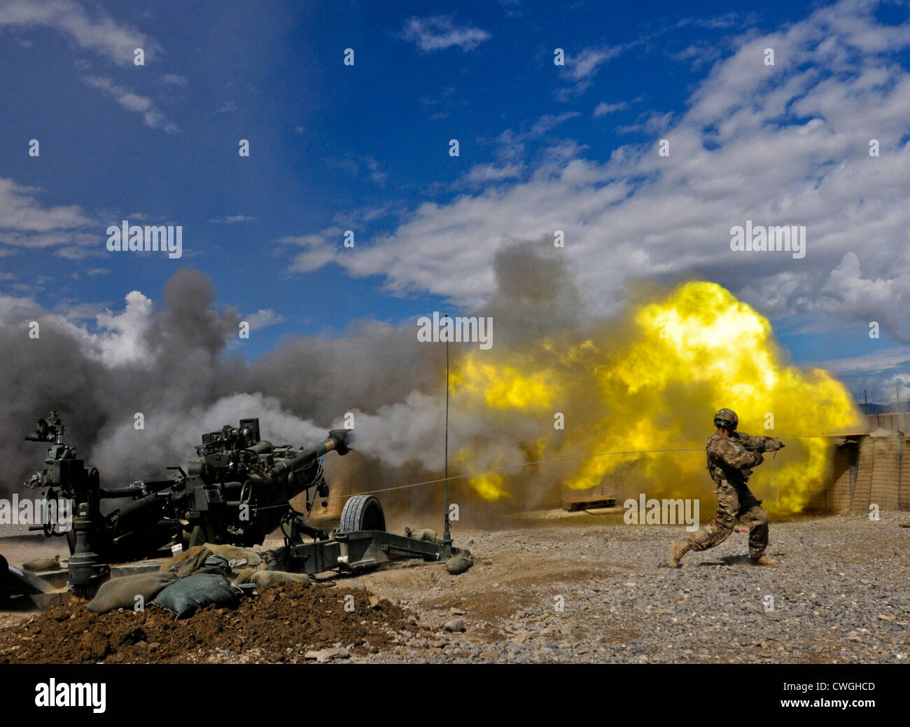 A US Army soldier fires his M-777 155mm howitzer September 3, 2011 in Paktika province, Afghanistan. Stock Photo
