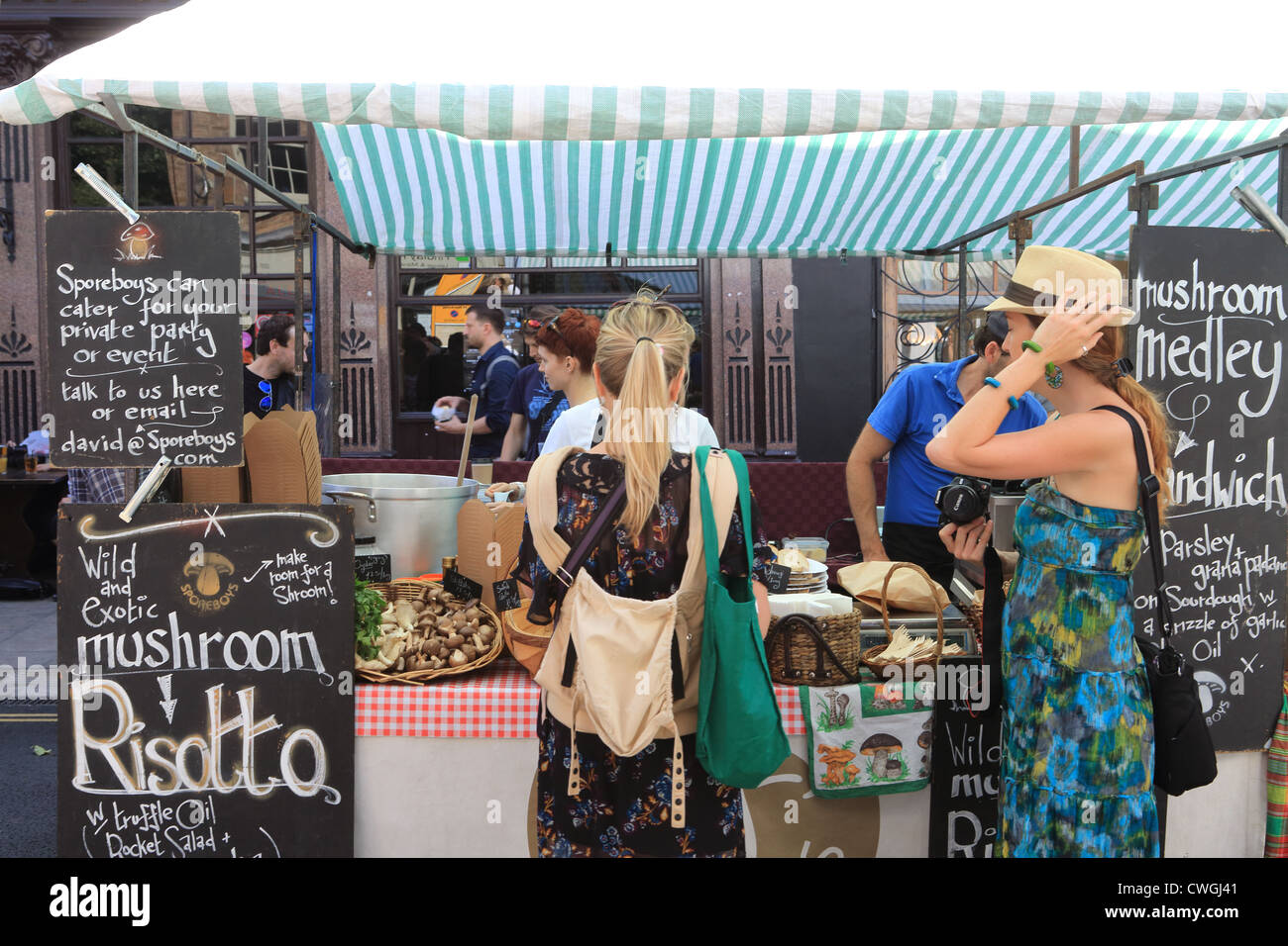 Trendy Broadway Market on a Saturday morning in Hackney, East London, UK Stock Photo