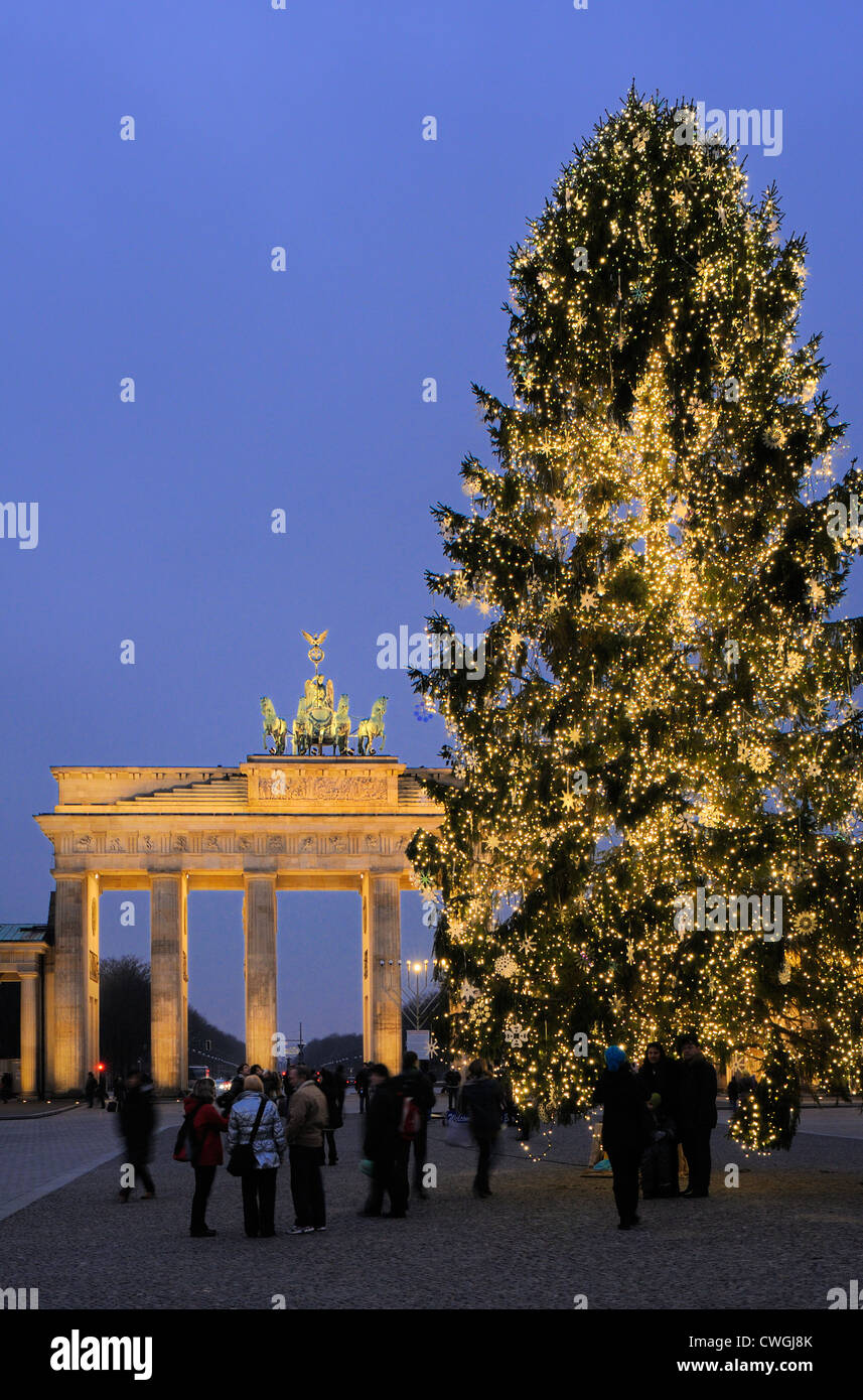 Brandenburg Gate, Pariser Platz, during the Advent season with snow and Christmas tree, Berlin, Germany, Europe Stock Photo