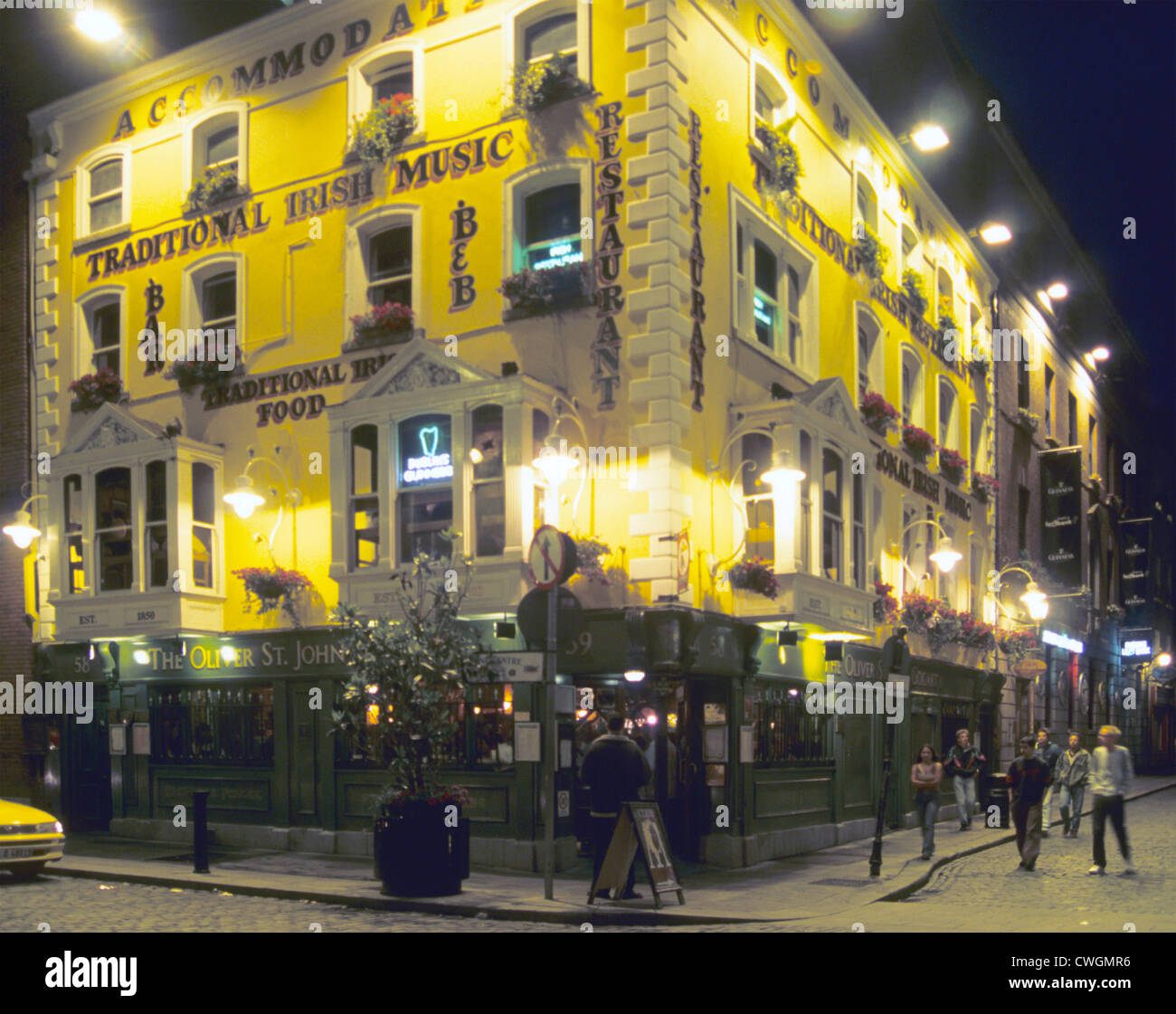 Ireland, Dublin, Temple Bar street scene, night Stock Photo Alamy