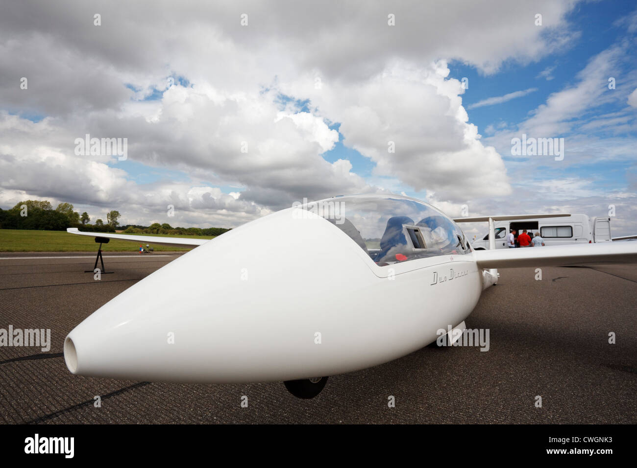 Sh Discus Schempp-Hirth Duo Discus advanced competition glider awaiting launch on ...
