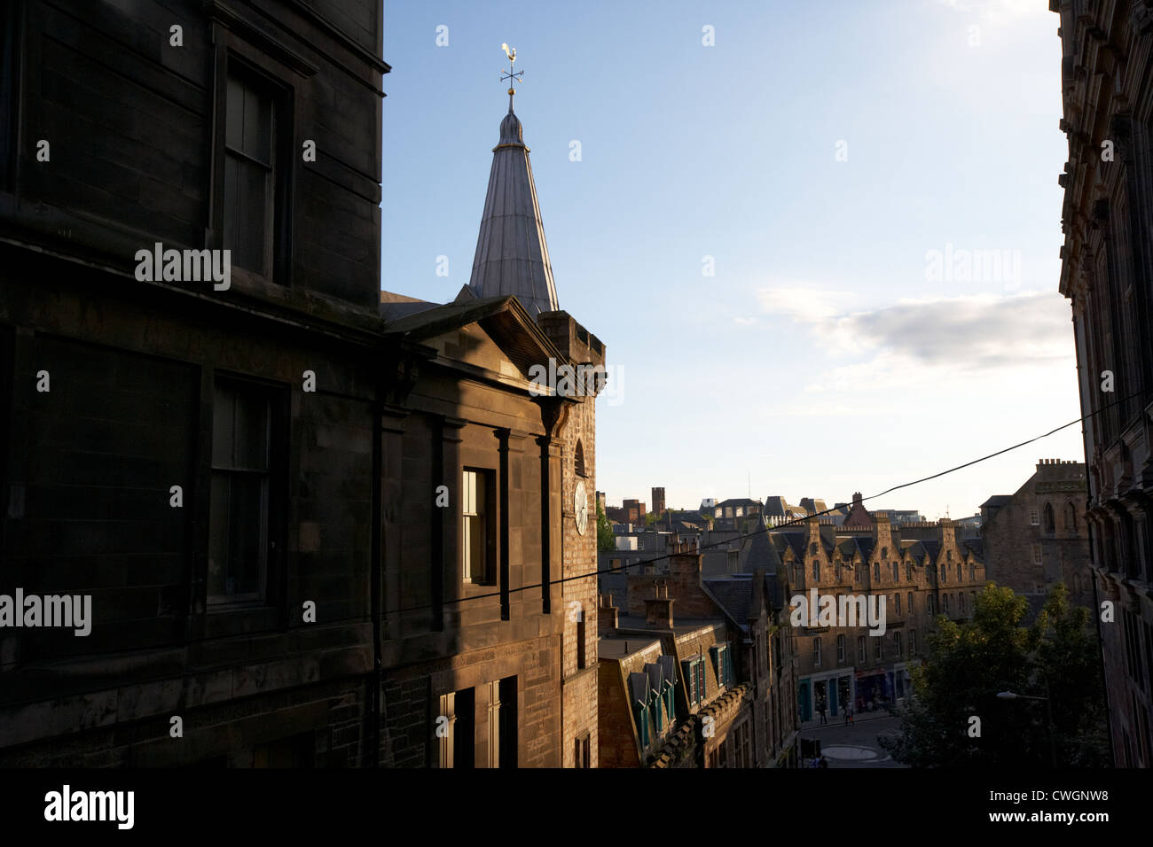looking down over cowgate edinburgh from the george iv bridge in the evening, scotland, uk, united kingdom Stock Photo