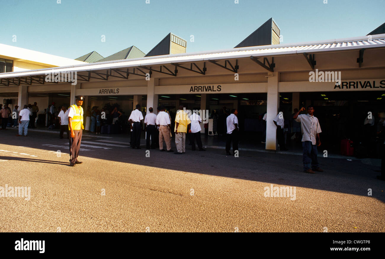 St Lucia Hewanorra International Airport Crowds By Arrivals Stock Photo Alamy
