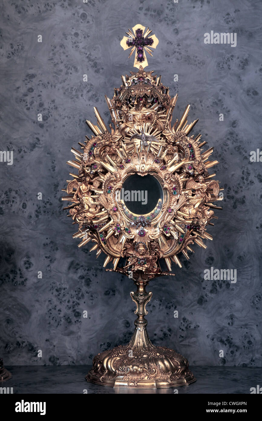 Monstrance hi-res stock photography and images - Alamy