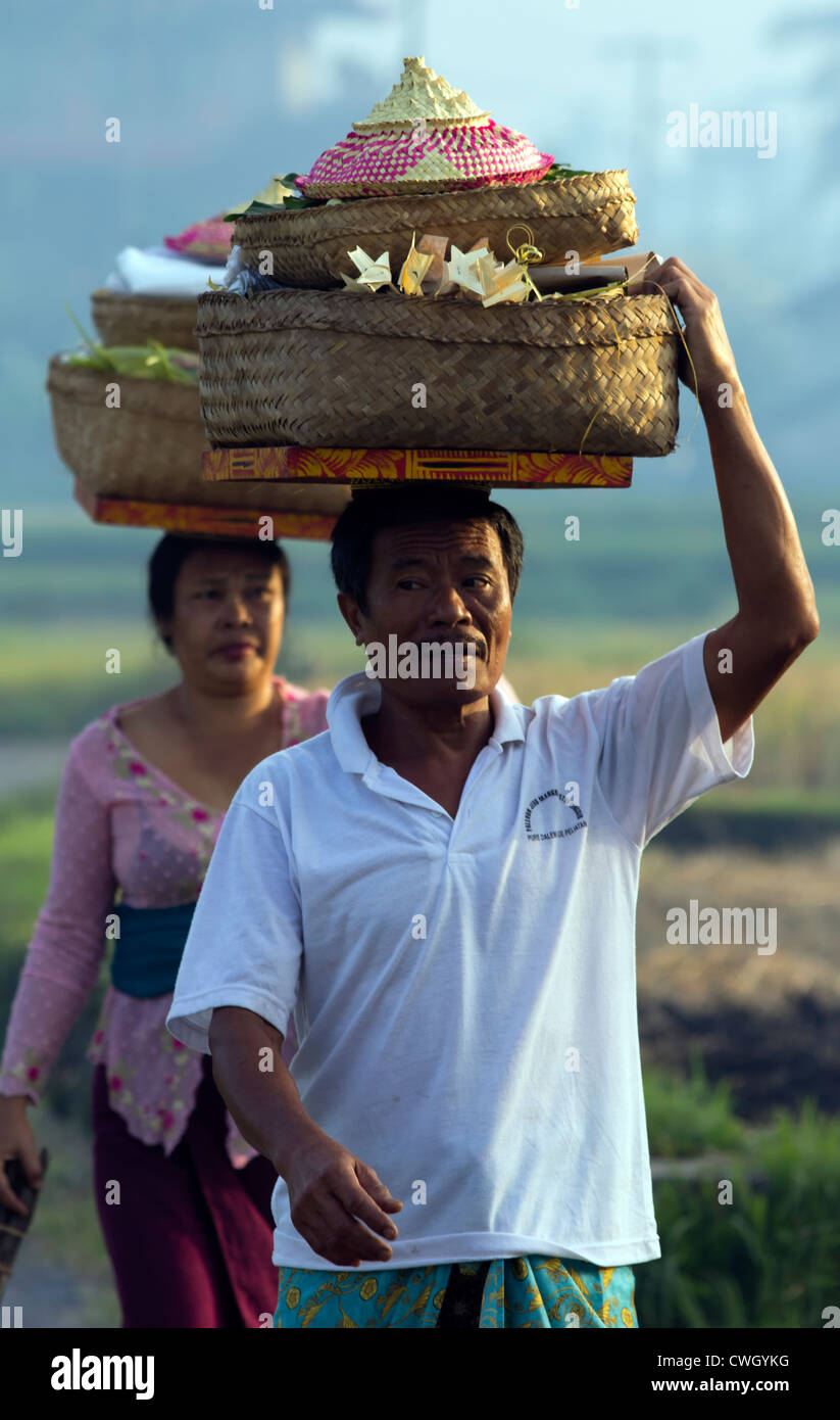 Balinese villagers carrying offerings to the temple Stock Photo