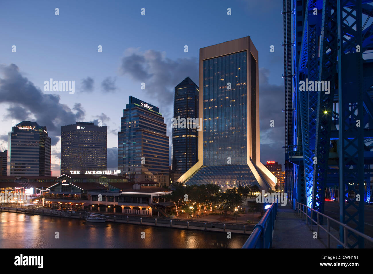 JACKSONVILLE LANDING NORTH BANK WATERFRONT SAINT JOHNS RIVER