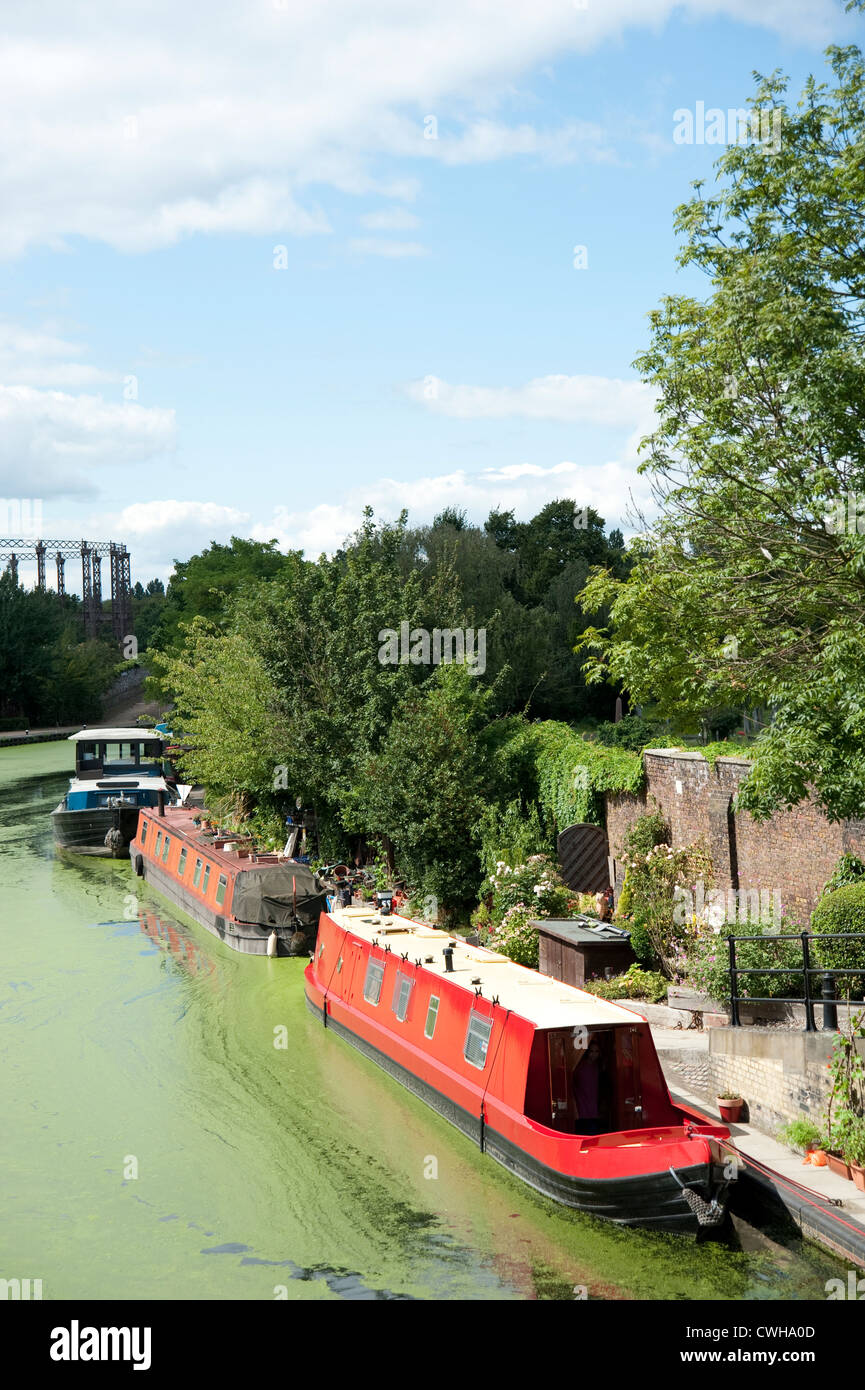 Barge canal house mooring hi-res stock photography and images - Alamy
