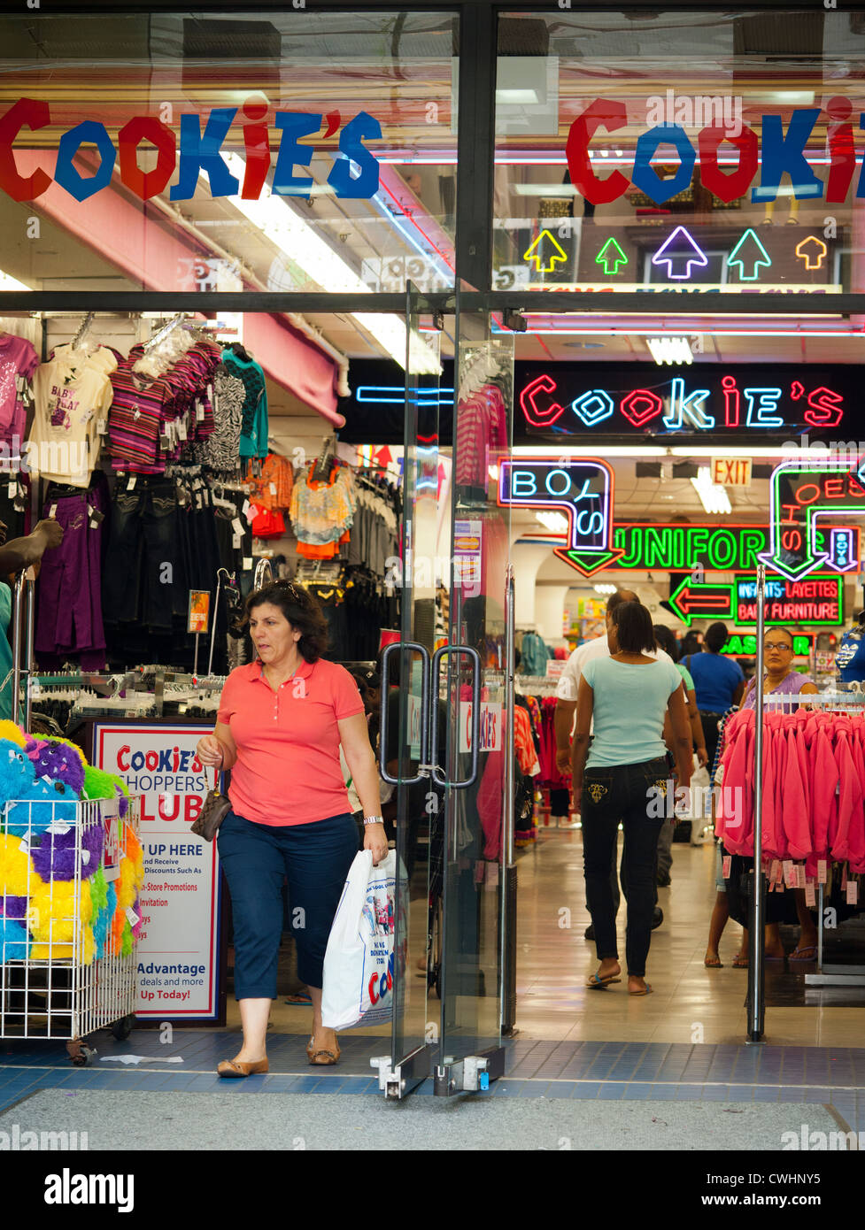 Stores and shopping in Downtown Brooklyn in New York Stock Photo Alamy
