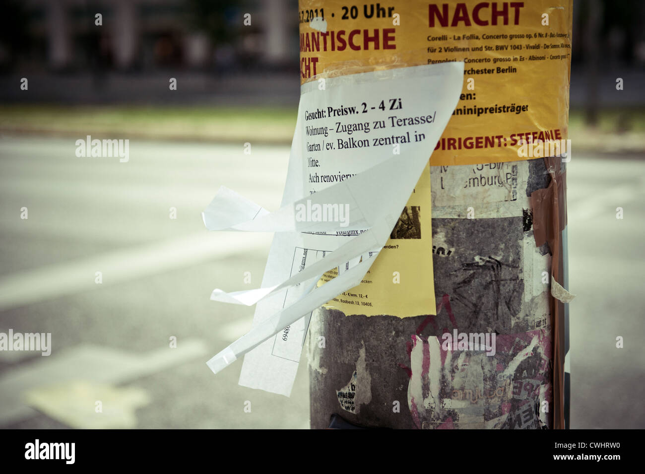 Housing searchs hires stock photography and images Alamy