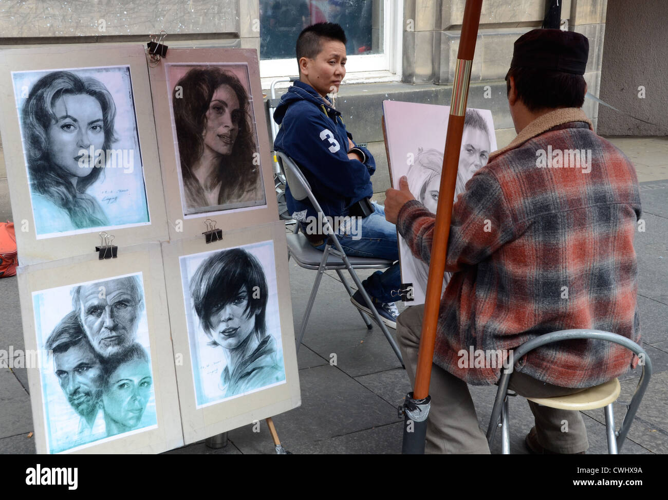 Artist drawing portraits, Edinburgh, UK Stock Photo Alamy