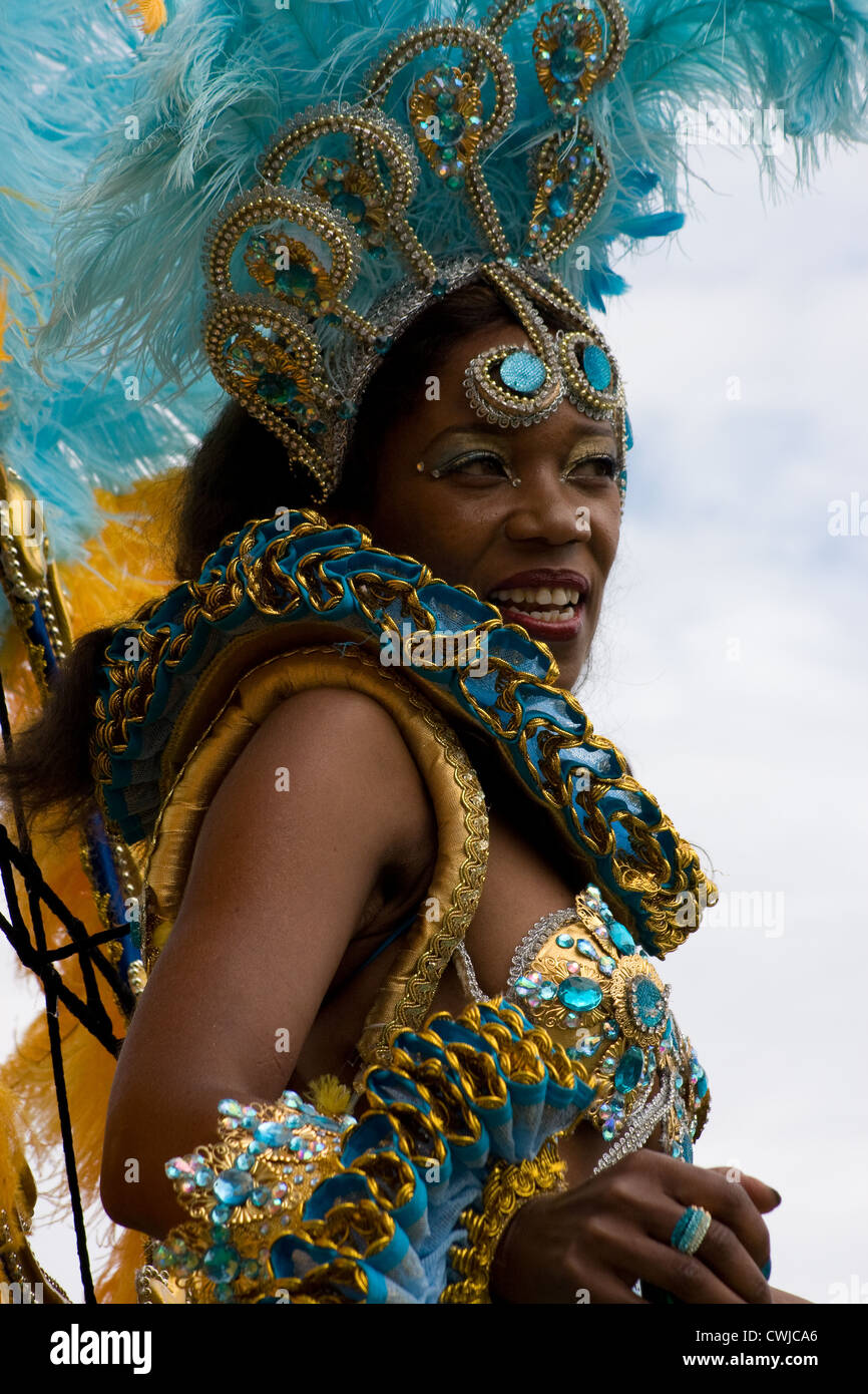Peacock costume carnival hi-res stock photography and images - Alamy
