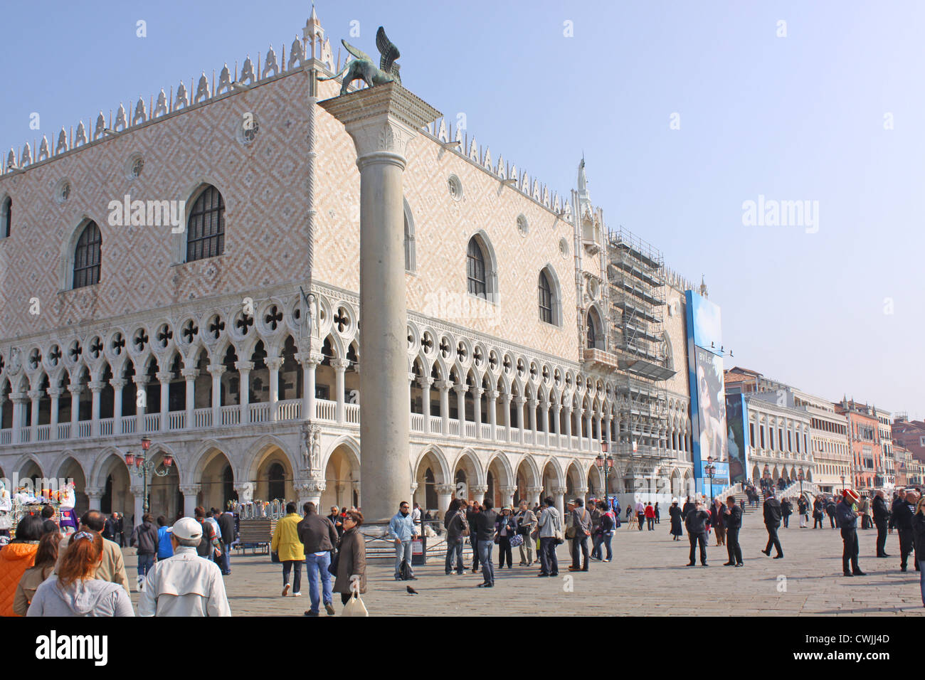 Column doge hi-res stock photography and images - Alamy