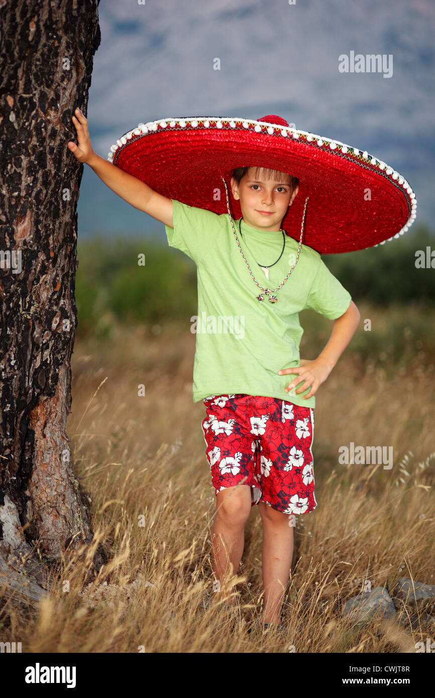 Young boy sombrero hi-res stock photography and images - Alamy