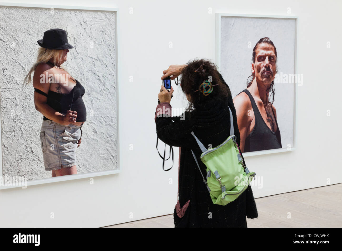 England, London, Chelsea, The Saatchi Gallery, Interior Exhibits Stock ...