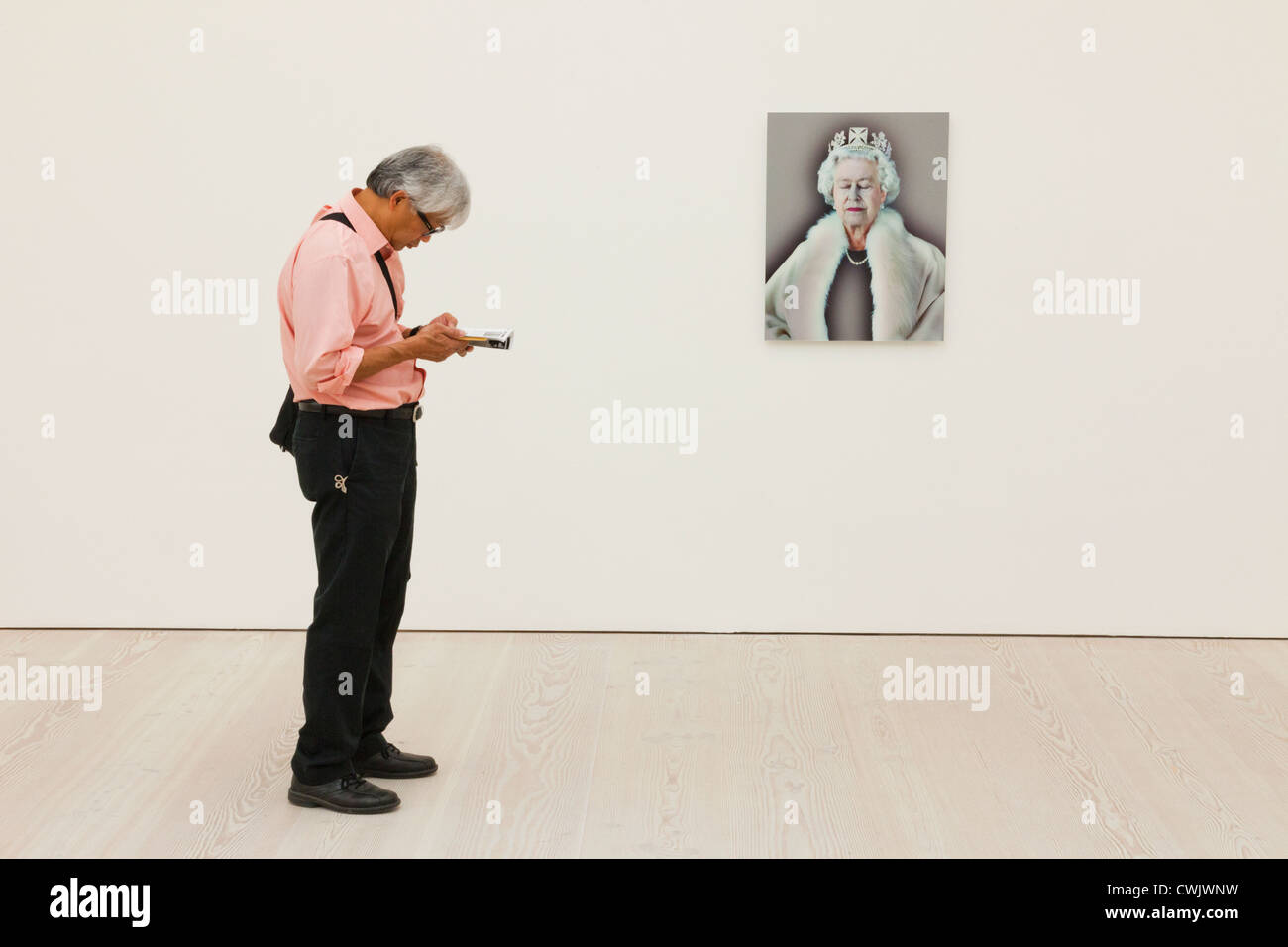 England, London, Chelsea, The Saatchi Gallery, Interior Exhibits Stock ...