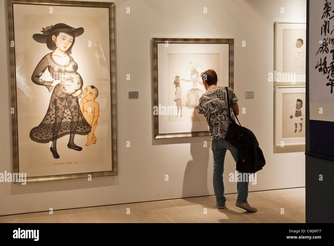 England, London, Chelsea, The Saatchi Gallery, Interior Exhibits Stock ...