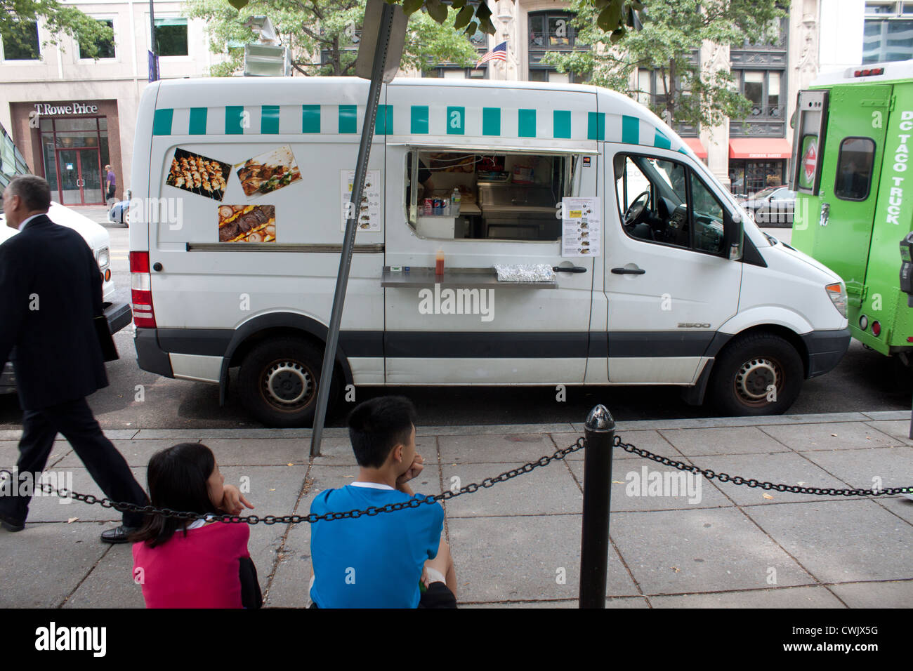 Food trucks hi-res stock photography and images - Alamy