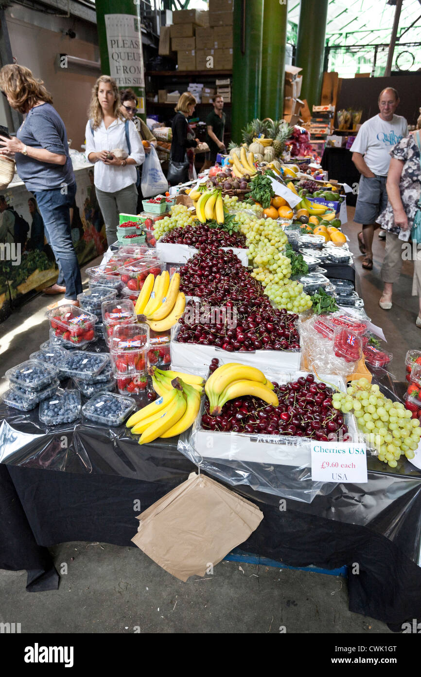 Organic fruit stall, Borough Market, London, England, UK Stock Photo