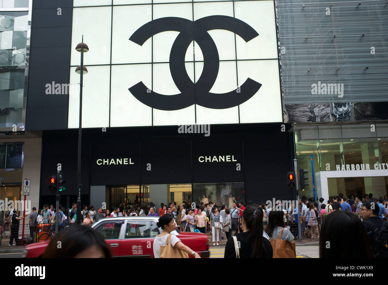 Chanel outlet hi-res stock photography and images - Alamy