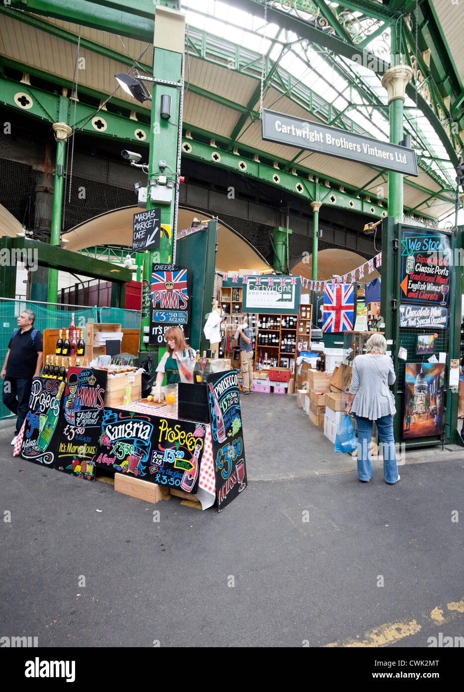 Alcohol drink stall, Borough Market, London, England, UK Stock Photo